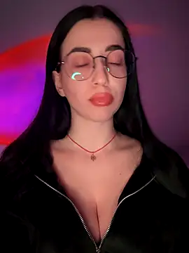 Snapshot of Emylia chatting on 12-19-25, 09:55 Emylia online show from 12-19-25, 09:55