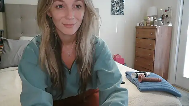 Snapshot of Heyitsmee33 chatting on 11-07-25, 12:27 Heyitsmee33 online show from 11-07-25, 12:27