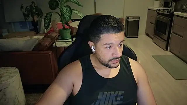 HungandThickLatin online show from 09-18-25, 01:24