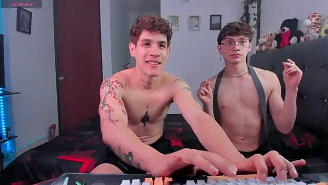 Snapshot of andybxby chatting on 10-07-25, 05:54 andybxby online show from 10-07-25, 05:54