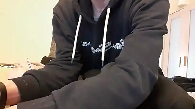 uk-bobbie-uk online show from 02-06-25, 12:37