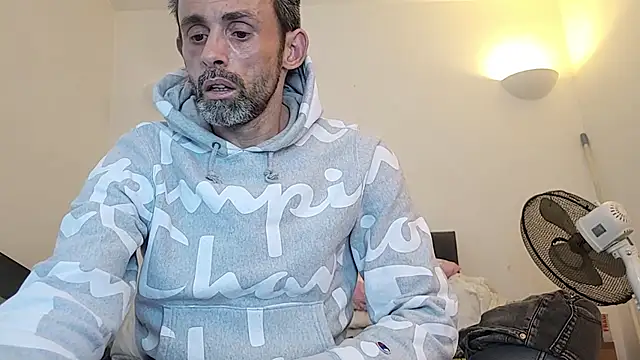 uk-bobbie-uk online show from 11-26-25, 01:45