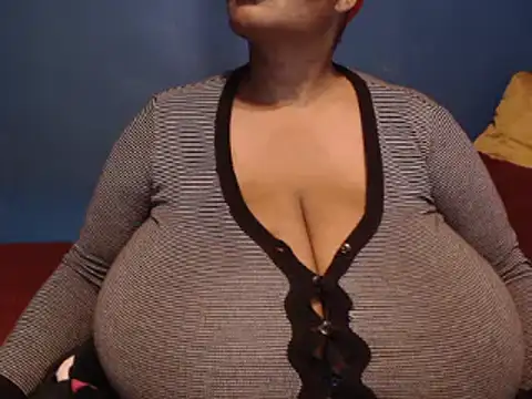 Snapshot of CUTEFIRMMELONSS chatting on 01-16-25, 06:27 CUTEFIRMMELONSS online show from 01-16-25, 06:27