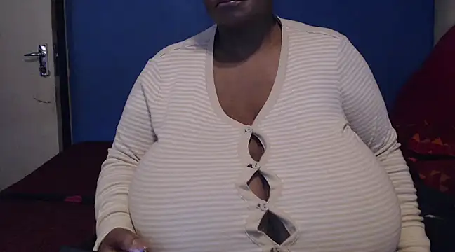 Snapshot of CUTEFIRMMELONSS chatting on 03-08-25, 05:28 CUTEFIRMMELONSS online show from 03-08-25, 05:28