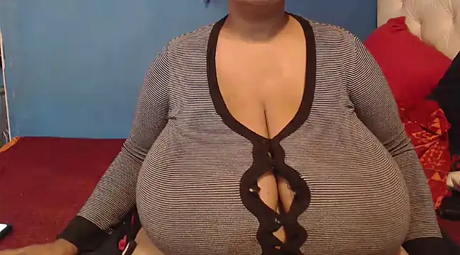 Snapshot of CUTEFIRMMELONSS chatting on 03-11-25, 12:28 CUTEFIRMMELONSS online show from 03-11-25, 12:28