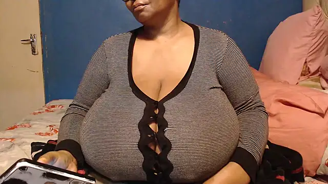 Snapshot of CUTEFIRMMELONSS chatting on 10-01-25, 03:45 CUTEFIRMMELONSS online show from 10-01-25, 03:45