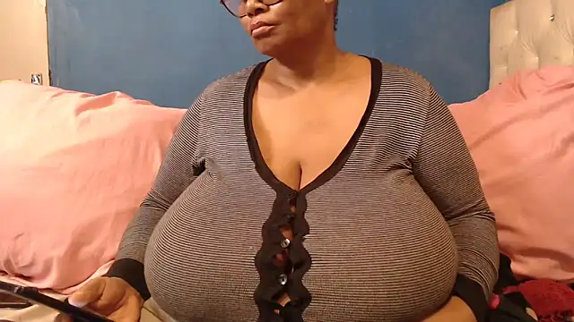 Snapshot of CUTEFIRMMELONSS chatting on 10-07-25, 05:26 CUTEFIRMMELONSS online show from 10-07-25, 05:26