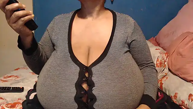 Snapshot of CUTEFIRMMELONSS chatting on 10-09-25, 05:00 CUTEFIRMMELONSS online show from 10-09-25, 05:00