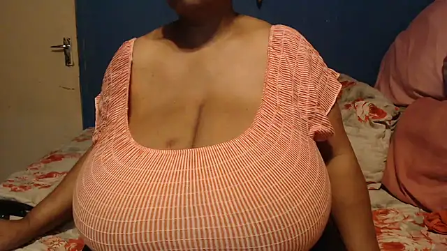 Snapshot of CUTEFIRMMELONSS chatting on 10-12-25, 08:30 CUTEFIRMMELONSS online show from 10-12-25, 08:30