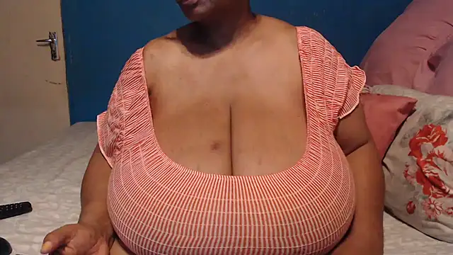 Snapshot of CUTEFIRMMELONSS chatting on 10-15-25, 08:31 CUTEFIRMMELONSS online show from 10-15-25, 08:31