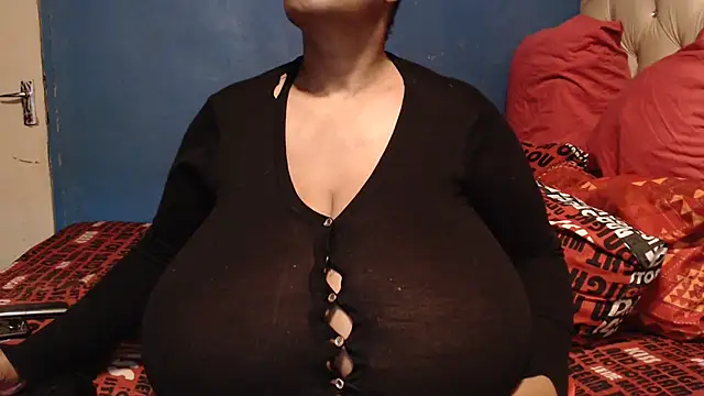 Snapshot of CUTEFIRMMELONSS chatting on 10-24-25, 05:42 CUTEFIRMMELONSS online show from 10-24-25, 05:42