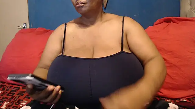 Snapshot of CUTEFIRMMELONSS chatting on 10-28-25, 10:52 CUTEFIRMMELONSS online show from 10-28-25, 10:52