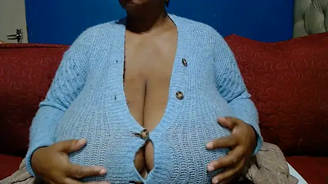 CUTEFIRMMELONSS online show from 06-03-26, 03:53