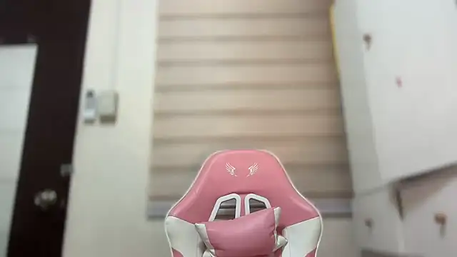 ehotlovea  online show from 09-18-25, 06:43