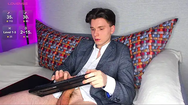 maxboy4 online show from 02-19-25, 12:03