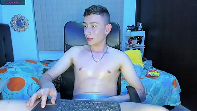 Snapshot of Christ_Miller3 chatting on 02-22-25, 04:29 Christ Miller3 online show from 02-22-25, 04:29