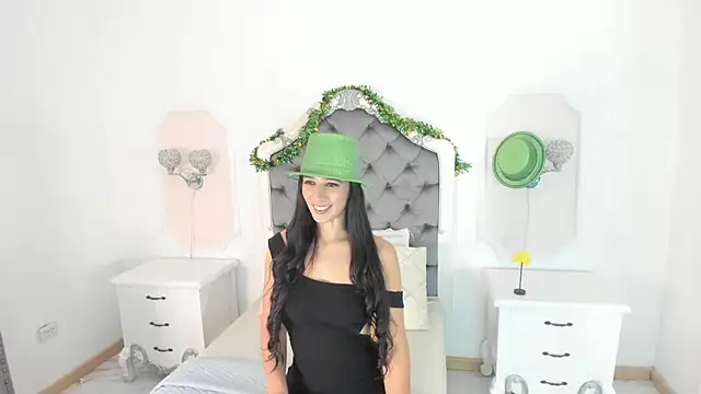 Snapshot of Valentina_Ross_ chatting on 03-17-26, 12:19 Valentina Ross online show from 03-17-26, 12:19