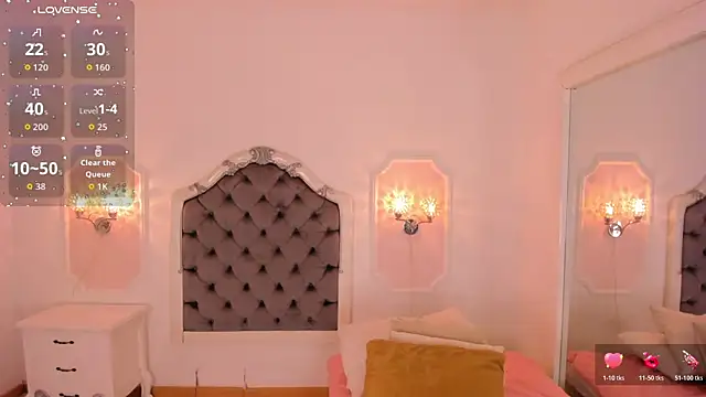 Snapshot of Valentina_Ross_ chatting on 04-14-26, 11:05 Valentina Ross online show from 04-14-26, 11:05