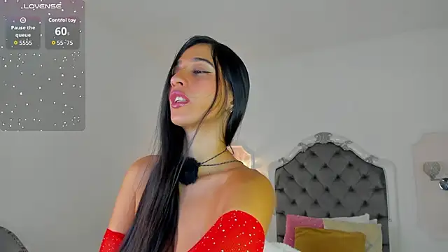 Snapshot of Valentina_Ross_ chatting on 06-23-26, 11:52 Valentina Ross online show from 06-23-26, 11:52