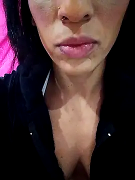Snapshot of jessy905 chatting on 06-08-26, 01:33 jessy905 online show from 06-08-26, 01:33