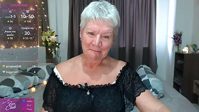 Snapshot of roxana_brooks chatting on 04-24-26, 11:40 roxana brooks online show from 04-24-26, 11:40
