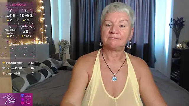 Snapshot of roxana_brooks chatting on 05-13-26, 01:25 roxana brooks online show from 05-13-26, 01:25