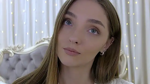 VirginieCruz online show from 02-10-25, 04:41