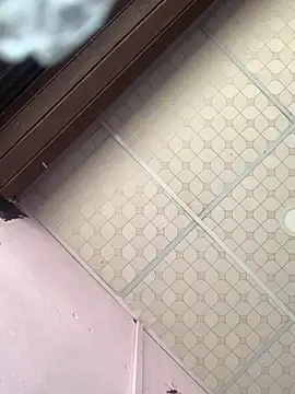 Hullax online show from 11-25-25, 04:34