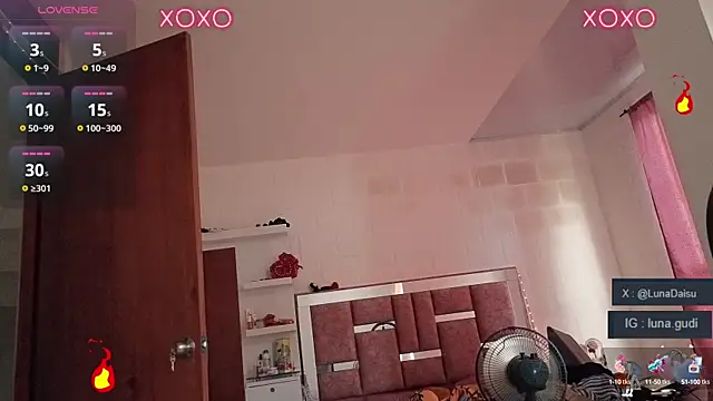 Snapshot of LunaGudi chatting on 10-03-25, 01:08 LunaGudi online show from 10-03-25, 01:08
