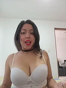 leah passion online show from 05-17-26, 04:36