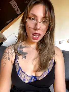 Snapshot of TalullaX chatting on 10-14-25, 10:05 TalullaX online show from 10-14-25, 10:05
