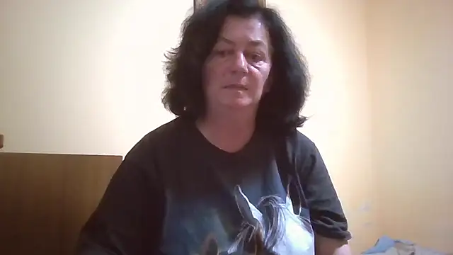 Snapshot of GypsiQueen2 chatting on 06-07-26, 06:44 GypsiQueen2 online show from 06-07-26, 06:44