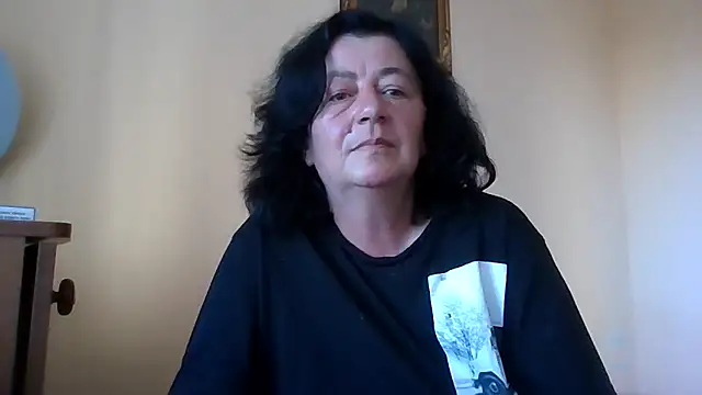 Snapshot of GypsiQueen2 chatting on 06-12-26, 04:50 GypsiQueen2 online show from 06-12-26, 04:50