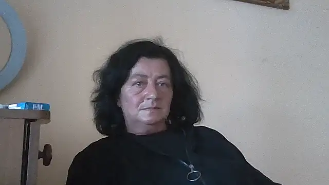 Snapshot of GypsiQueen2 chatting on 06-13-26, 05:22 GypsiQueen2 online show from 06-13-26, 05:22