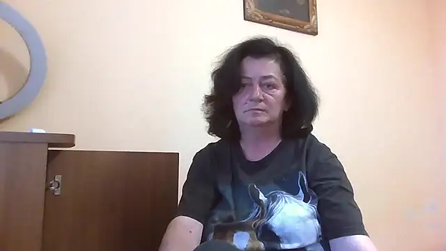 Snapshot of GypsiQueen2 chatting on 06-15-26, 06:21 GypsiQueen2 online show from 06-15-26, 06:21