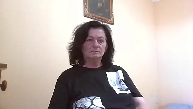 Snapshot of GypsiQueen2 chatting on 06-17-26, 05:25 GypsiQueen2 online show from 06-17-26, 05:25