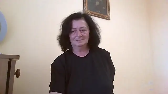 Snapshot of GypsiQueen2 chatting on 06-18-26, 05:17 GypsiQueen2 online show from 06-18-26, 05:17