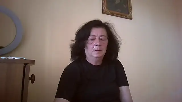Snapshot of GypsiQueen2 chatting on 06-19-26, 04:33 GypsiQueen2 online show from 06-19-26, 04:33
