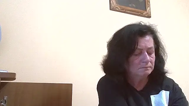 Snapshot of GypsiQueen2 chatting on 06-20-26, 06:22 GypsiQueen2 online show from 06-20-26, 06:22