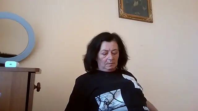 Snapshot of GypsiQueen2 chatting on 06-21-26, 11:46 GypsiQueen2 online show from 06-21-26, 11:46