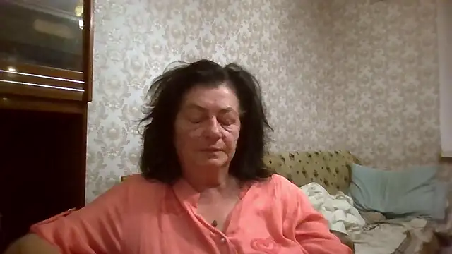 Snapshot of GypsiQueen2 chatting on 06-27-26, 12:37 GypsiQueen2 online show from 06-27-26, 12:37