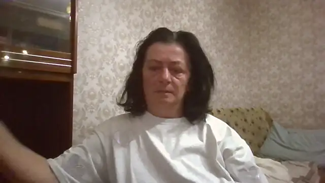 Snapshot of GypsiQueen2 chatting on 06-28-26, 06:25 GypsiQueen2 online show from 06-28-26, 06:25