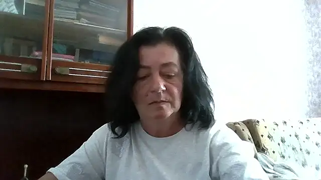 Snapshot of GypsiQueen2 chatting on 06-29-26, 10:15 GypsiQueen2 online show from 06-29-26, 10:15
