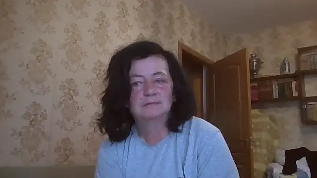 Snapshot of GypsiQueen2 chatting on 07-10-26, 04:17 GypsiQueen2 online show from 07-10-26, 04:17