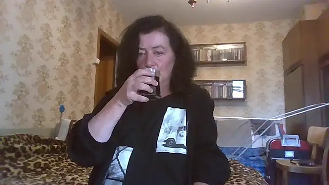 Snapshot of GypsiQueen2 chatting on 07-10-26, 04:20 GypsiQueen2 online show from 07-10-26, 04:20