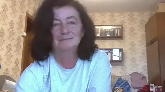 Snapshot of GypsiQueen2 chatting on 07-14-26, 07:02 GypsiQueen2 online show from 07-14-26, 07:02