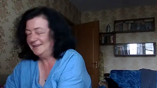 Snapshot of GypsiQueen2 chatting on 07-19-26, 08:07 GypsiQueen2 online show from 07-19-26, 08:07
