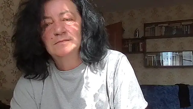 Snapshot of GypsiQueen2 chatting on 07-20-26, 03:36 GypsiQueen2 online show from 07-20-26, 03:36