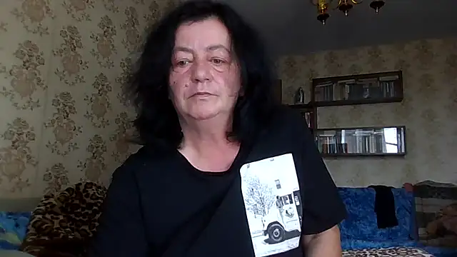 Snapshot of GypsiQueen2 chatting on 07-21-26, 01:24 GypsiQueen2 online show from 07-21-26, 01:24