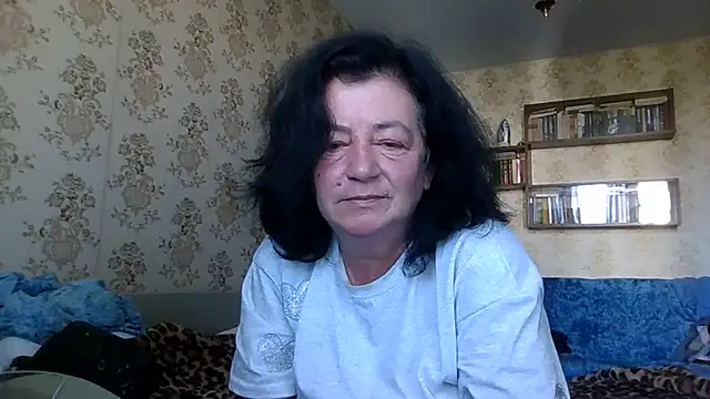 Snapshot of GypsiQueen2 chatting on 07-26-26, 06:54 GypsiQueen2 online show from 07-26-26, 06:54